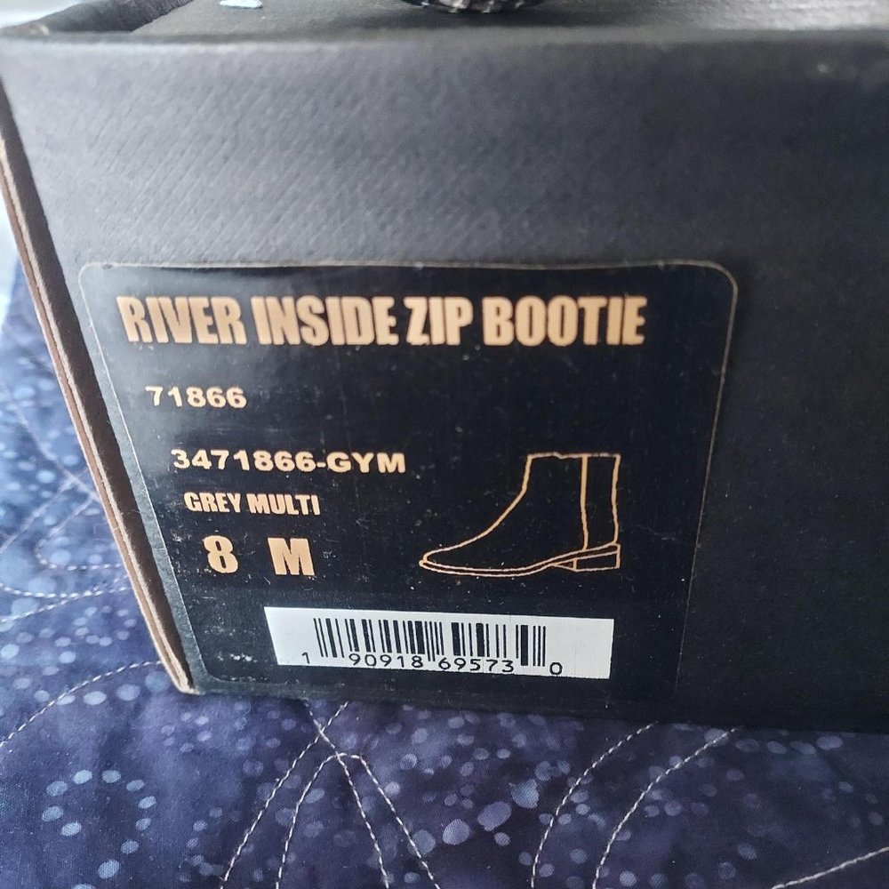 NIB Frye River Inside Zip Bootie, 8M - Picture 7 of 8